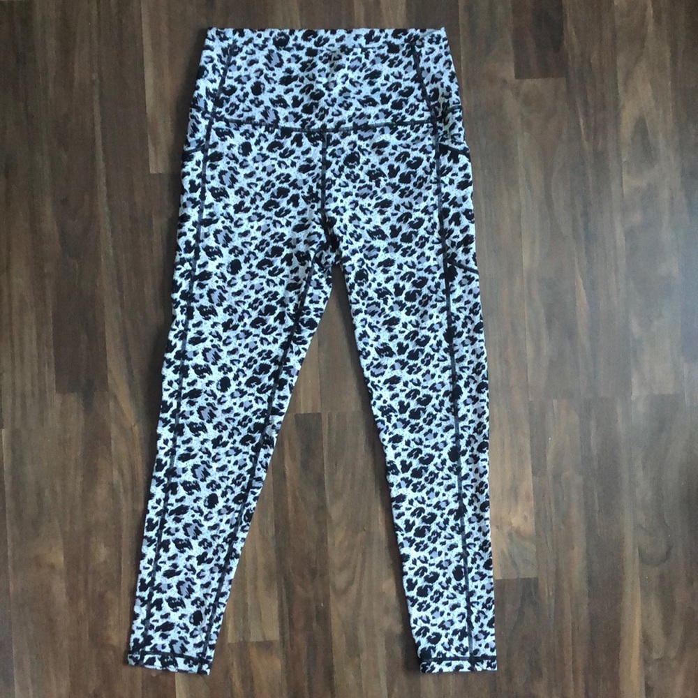 Zyia Active Womens Leggings Size 8-10 Capri High Rise Leopard Print Pockets